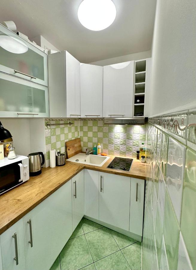 Gold 2 King Size Bed, Metro X2 Free Wifi, 50'tv Netflix, Hbo, Appletv+ Apartment Warsaw
